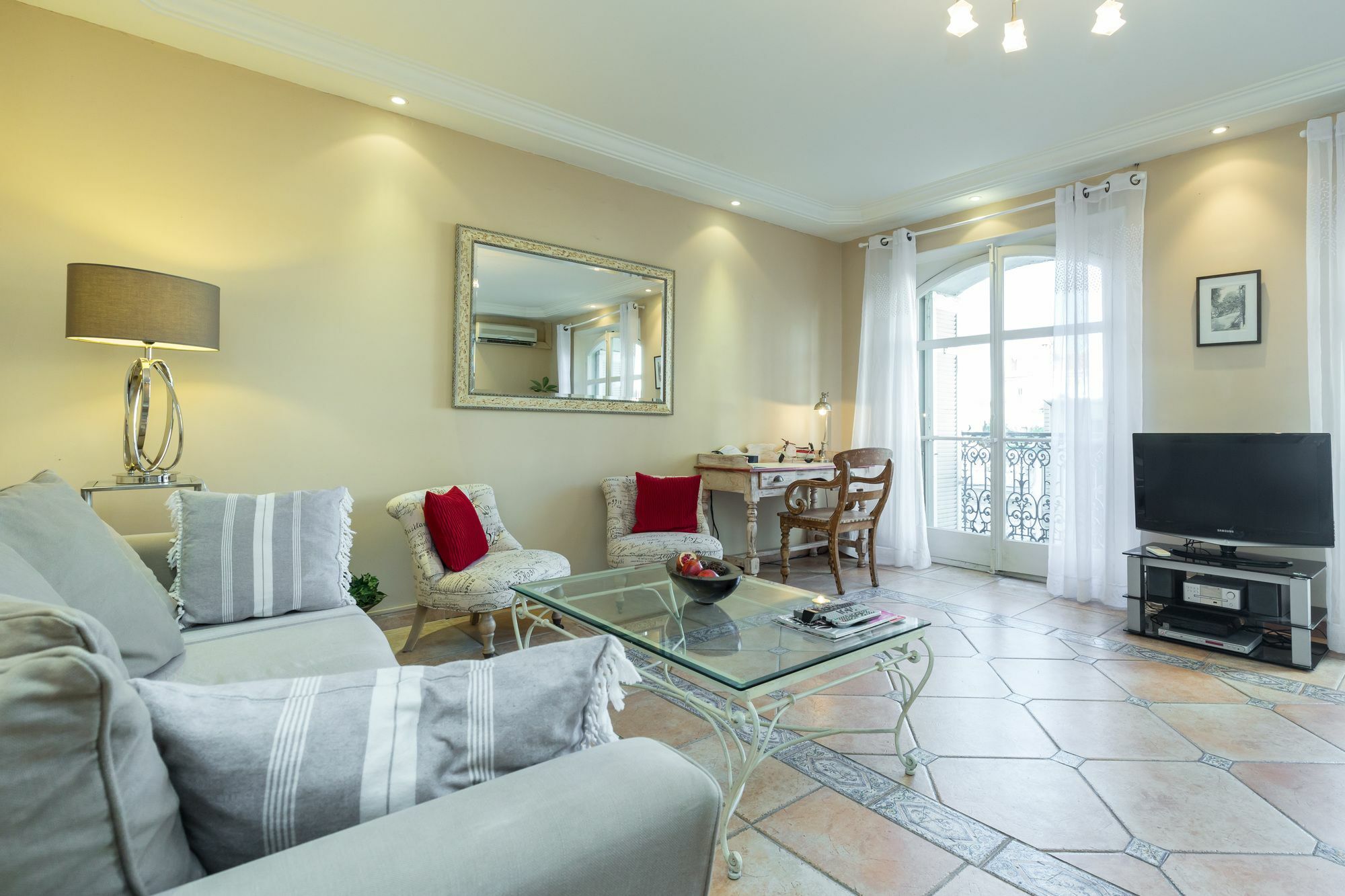 Lovely 2 Bed 2 Bath Apartment In Cannes On Rue Antibea Easy Walk To The Palais 224 Exterior foto